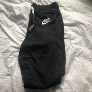 Cropped Skinny Nike Sweatpants
